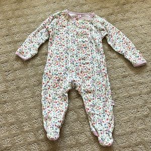 Magnetic baby girl onsie in spring floral print. Size 0-3 months